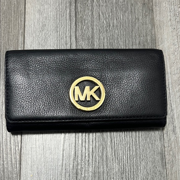 Michael Kors Fulton Continental Wallet Pebbled Leather /Black/ Gold emblem - Picture 1 of 11